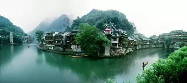 轮椅上的发明家自制轮椅惠及上万名残疾