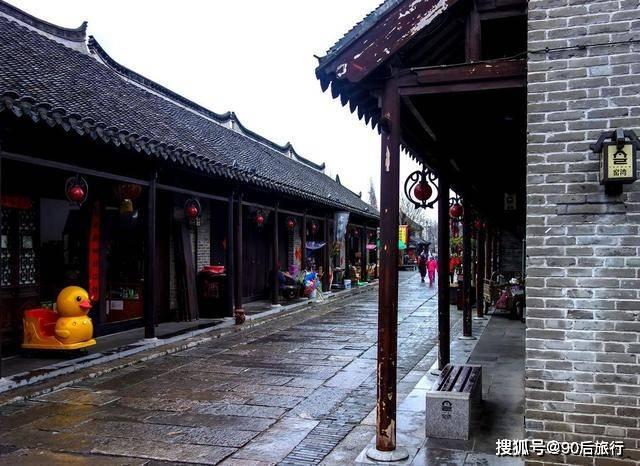 外形精致味道可口!手艺人传承百年十八子糕技艺 展示非遗魅力